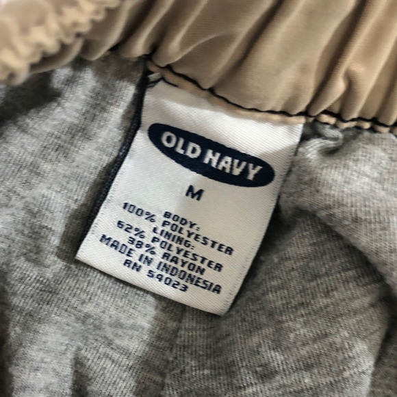 Old Navy Men's Casual Tan Cargo Pants size Medium 40” long - Picture 3 of 12